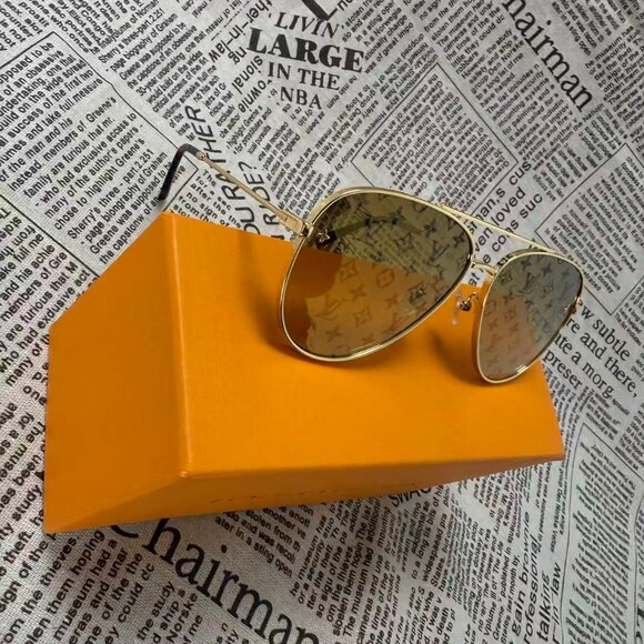 Stylish Golden Louis Vuitton Sunglasses - Picture 2 of 6